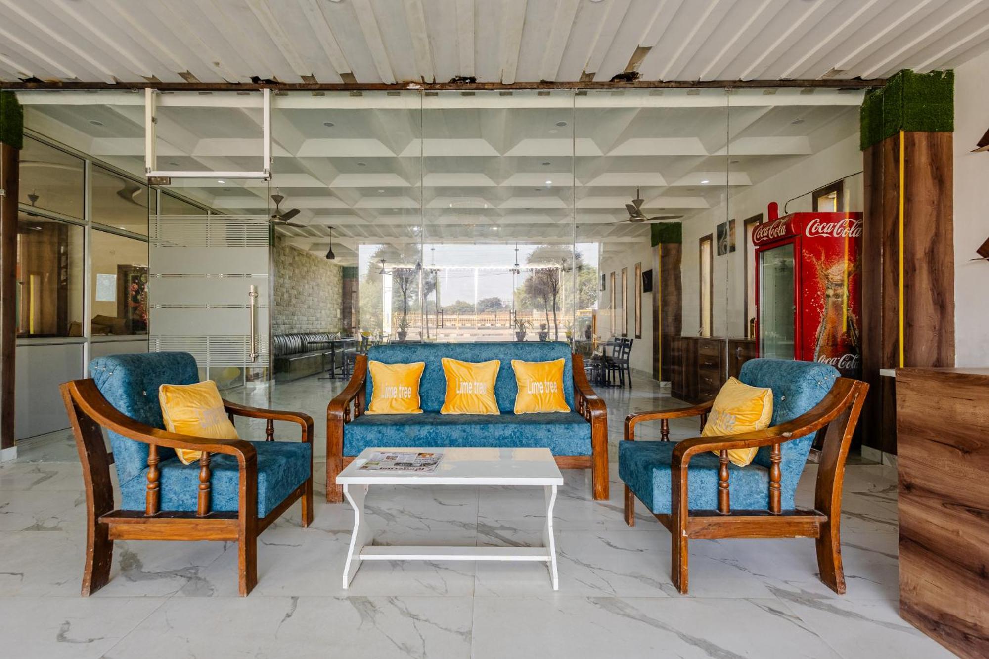 Lime Tree Hotel And Banquet Vrindāvan Exterior foto