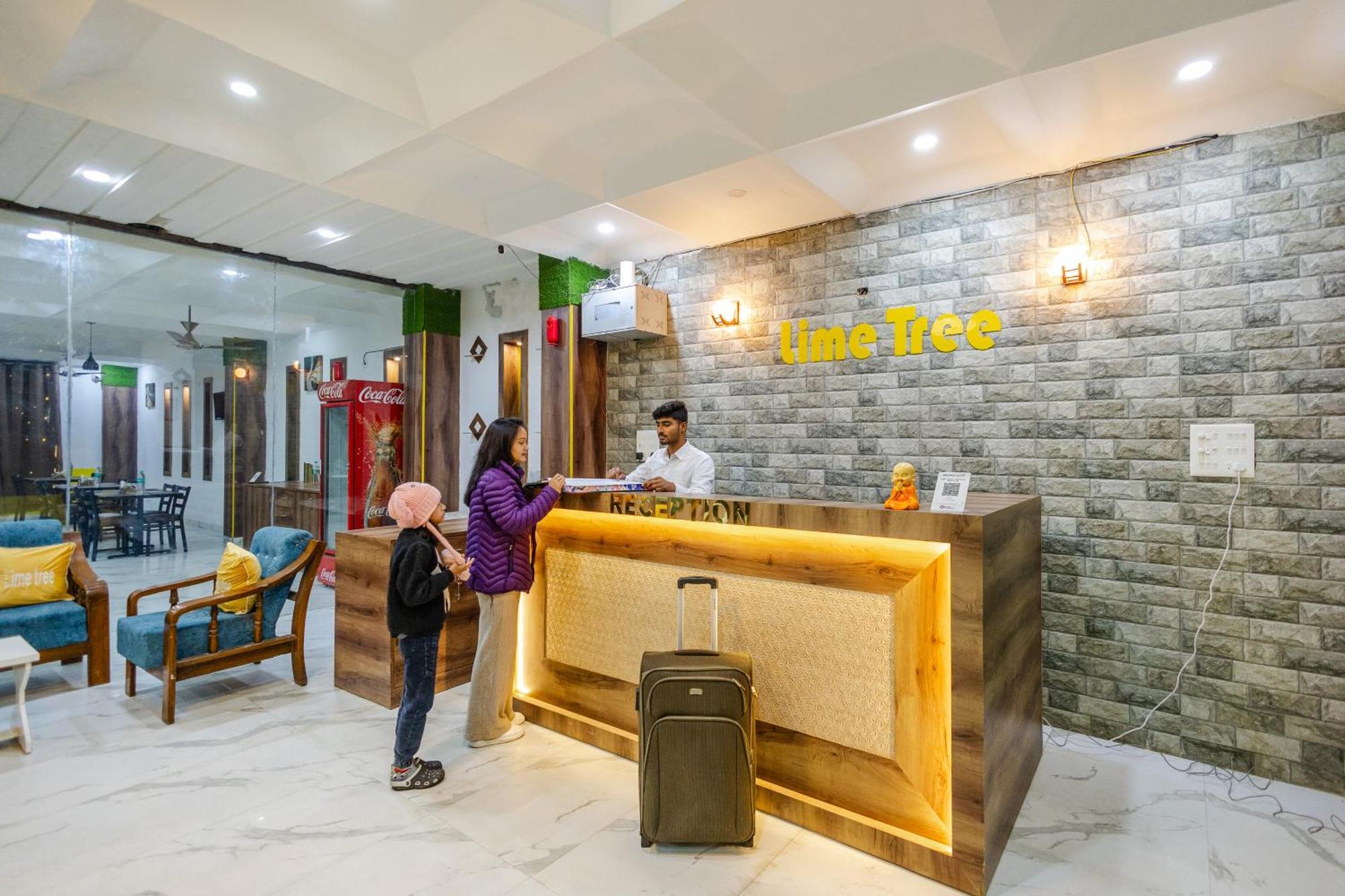 Lime Tree Hotel And Banquet Vrindāvan Exterior foto