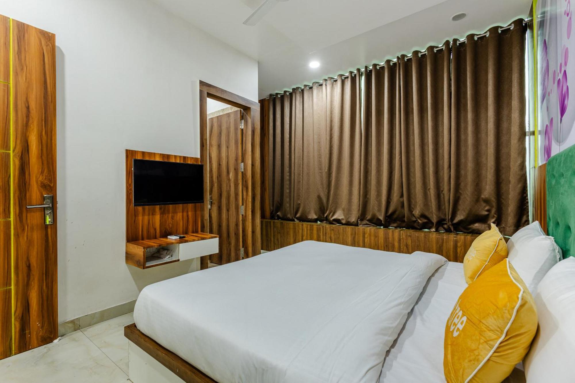 Lime Tree Hotel And Banquet Vrindāvan Exterior foto